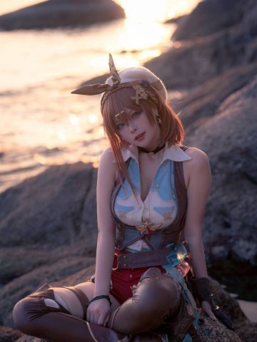 莱莎的炼金工房cos 女主莱莎