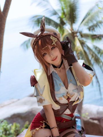 莱莎的炼金工房cos 女主莱莎