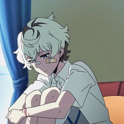 男生基佬一左一右冷酷