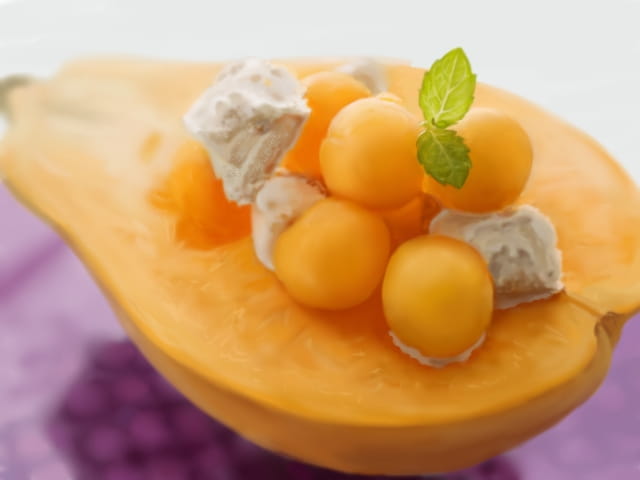 [181208]沉迷美食的日更女生头像(1)