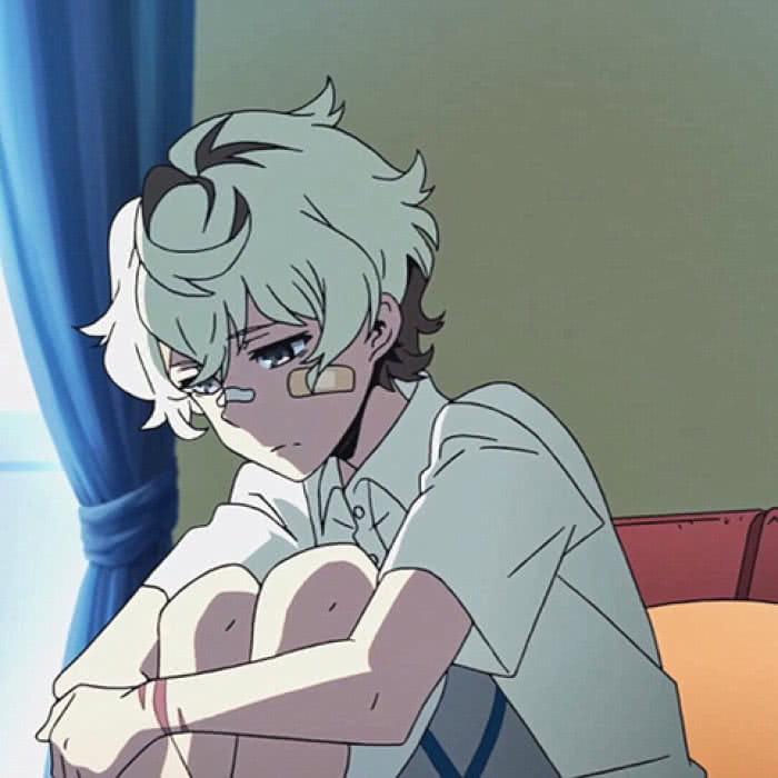 男生基佬一左一右冷酷