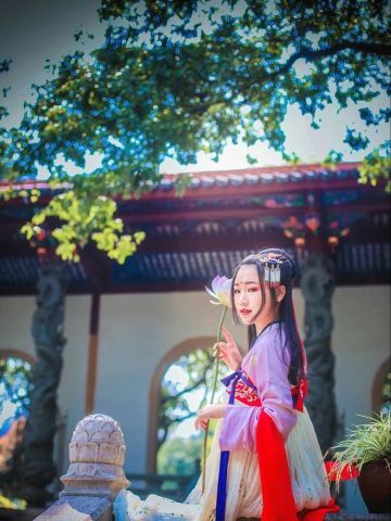 古装私影：水落红莲，唯闻玉磬，但此情依旧。