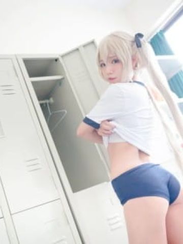 原来是深藏不露啊！ 软萌coser晒泳装写真