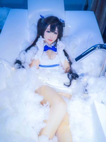 巨乳萝莉赫斯提亚 裸足福利cos