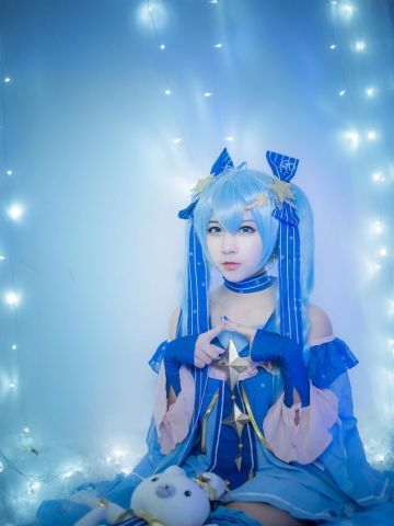 VOCALOID 星座的公主·雪初音 COS