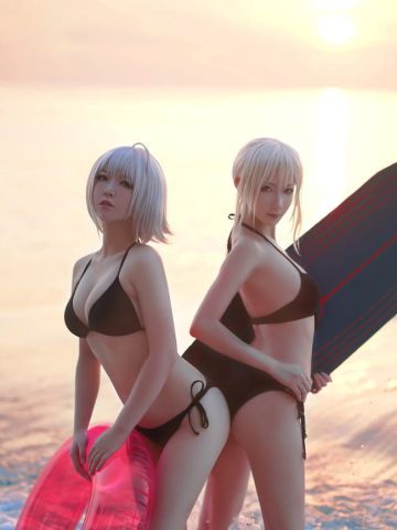 Fate/Grand Order 泳装黑贞德&黑saber cosplay图片