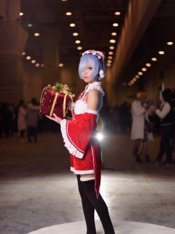 圣诞快乐，我把蕾姆送给你当礼物