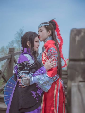 【策花】日日思君不见君，共饮长江水