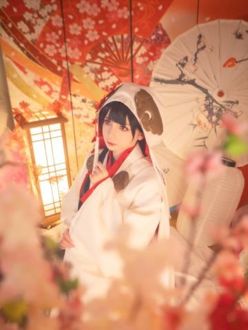 指挥官，来尝尝我的厨艺吧