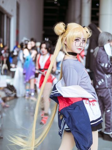 美少女战士COSPLAY 代表月亮消灭你