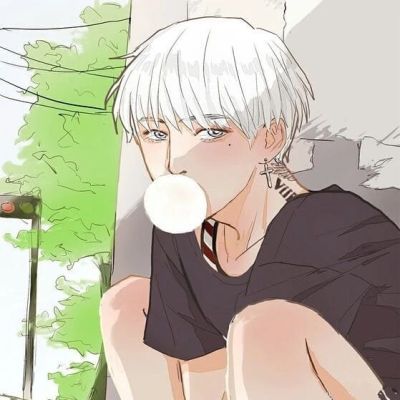 【男生头像】一个经常笑的人，但不是一个经常开心的人。