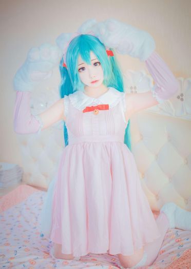 VOCALOID 粉红小猫咪miku