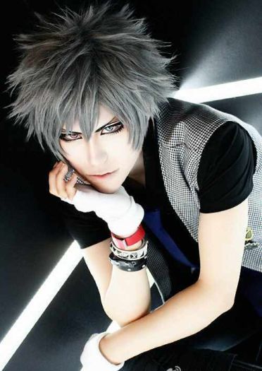 男神般的外表 来自日本的coser朔夜