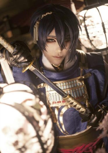 男神般的外表 来自日本的coser朔夜