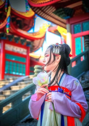 古装私影：水落红莲，唯闻玉磬，但此情依旧。