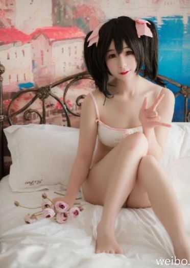 胸部神还原！lovelive失泽妮可内衣同人cos