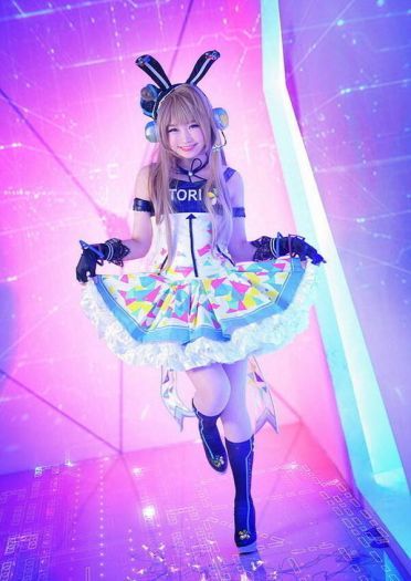 兔耳搭配蓬蓬裙 螺旋猫萌妹COS南小鸟