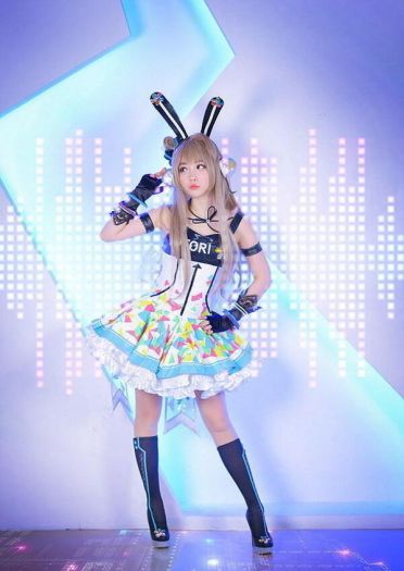 兔耳搭配蓬蓬裙 螺旋猫萌妹COS南小鸟