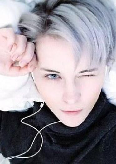 又是种族优势！冰上的尤里 维克托的COS