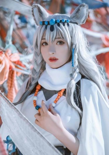 明日方舟初雪COS图