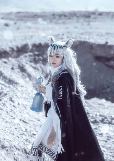 明日方舟初雪COS图