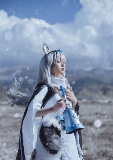 明日方舟初雪COS图