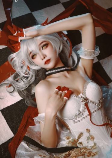 明日方舟伊内丝芭蕾cosplay