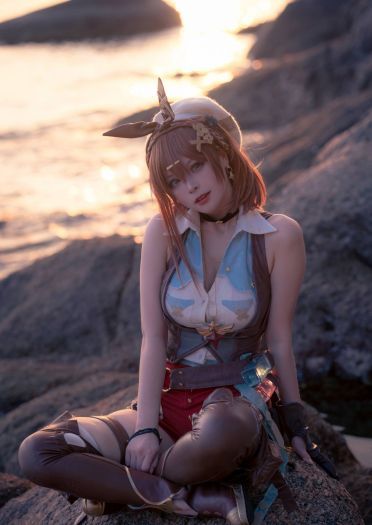 莱莎的炼金工房cos 女主莱莎