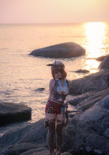 莱莎的炼金工房cos 女主莱莎