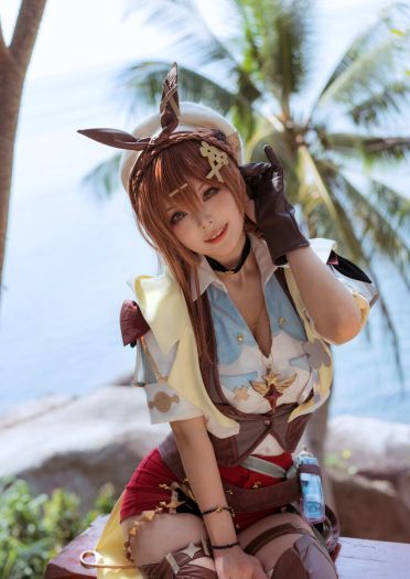 莱莎的炼金工房cos 女主莱莎