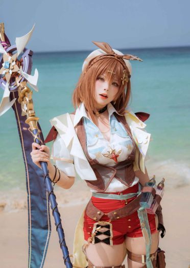 莱莎的炼金工房cos 女主莱莎