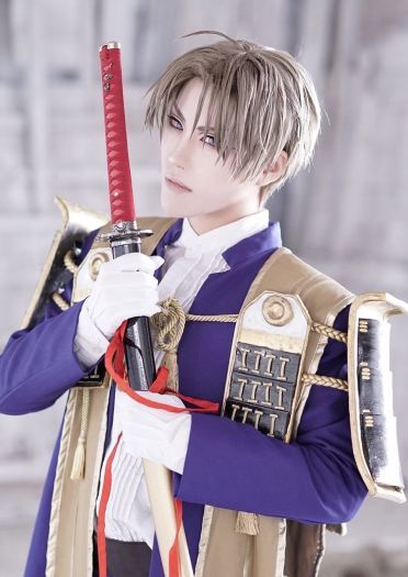 男神般的外表 来自日本的coser朔夜