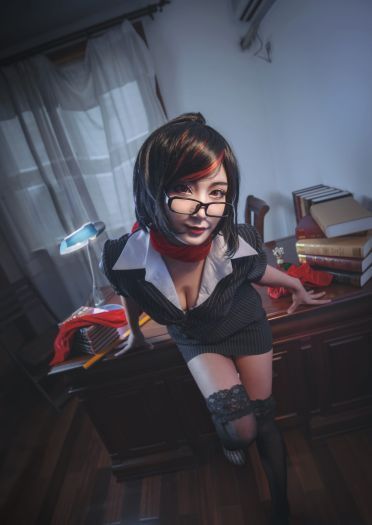 无双剑姬菲奥娜：校长，请带我去你的办公室！(1)