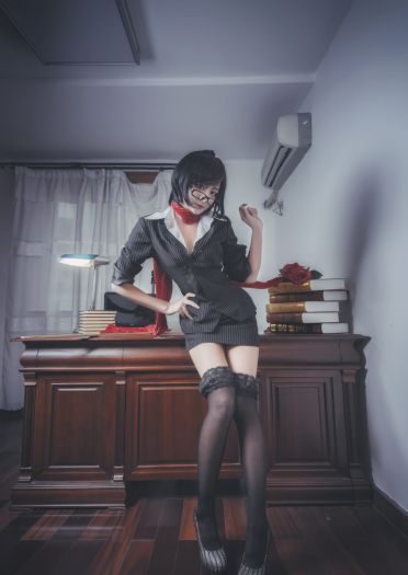 无双剑姬菲奥娜：校长，请带我去你的办公室！(1)