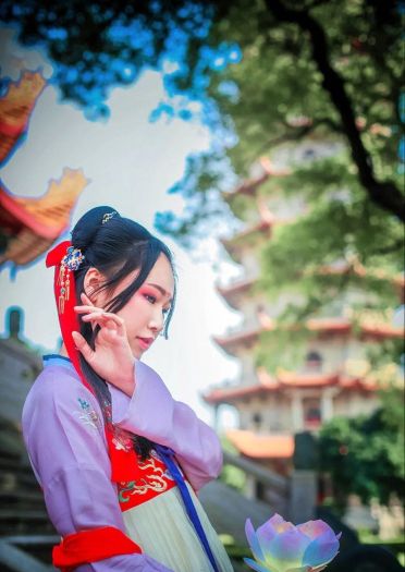 古装私影：水落红莲，唯闻玉磬，但此情依旧。