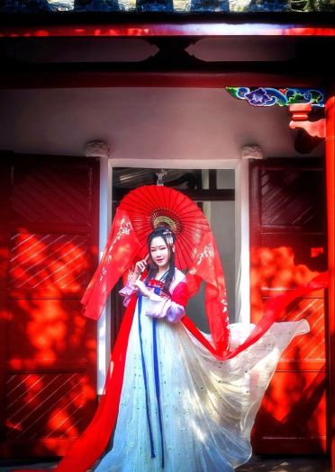 古装私影：水落红莲，唯闻玉磬，但此情依旧。