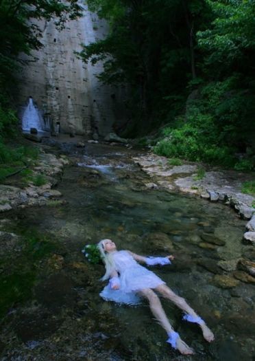 日本旅拍coser 在水中梦幻的深海少女