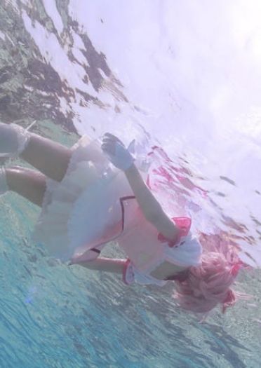 日本旅拍coser 在水中梦幻的深海少女