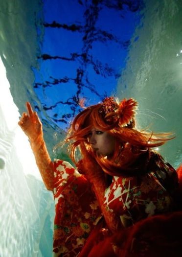 日本旅拍coser 在水中梦幻的深海少女