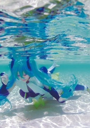 日本旅拍coser 在水中梦幻的深海少女