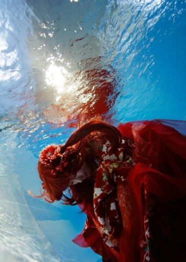 日本旅拍coser 在水中梦幻的深海少女