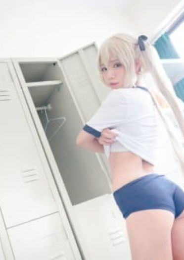 原来是深藏不露啊！ 软萌coser晒泳装写真