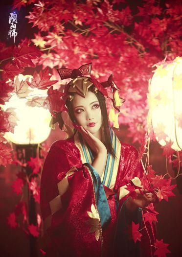 阴阳师染红了的枫叶林 鬼女红叶觉醒cos