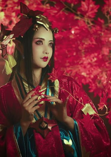 阴阳师染红了的枫叶林 鬼女红叶觉醒cos