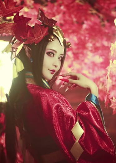 阴阳师染红了的枫叶林 鬼女红叶觉醒cos