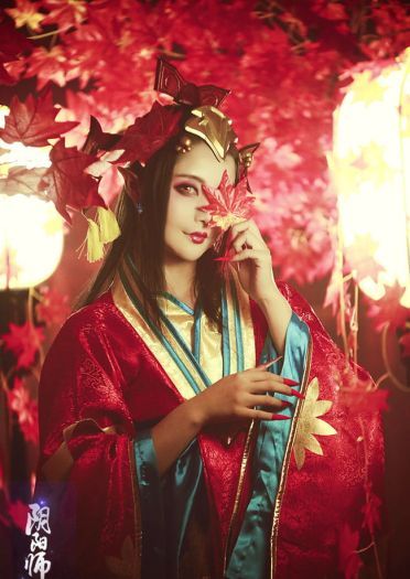 阴阳师染红了的枫叶林 鬼女红叶觉醒cos