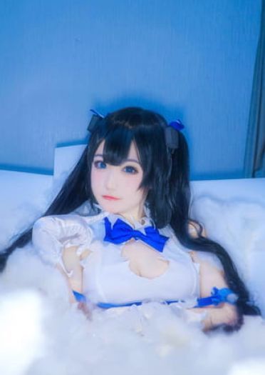 巨乳萝莉赫斯提亚 裸足福利cos