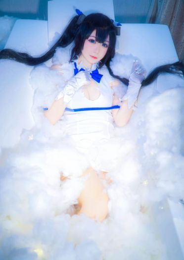 巨乳萝莉赫斯提亚 裸足福利cos