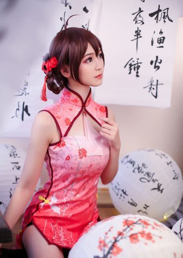 乐正绫石榴花旗袍