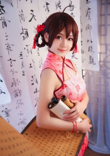 乐正绫石榴花旗袍